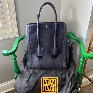 Elegant Pour La Victoire Leather Tote